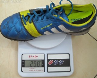 足球鞋重量(足球鞋重量多少合适)