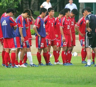 足球中国对朝鲜(中国足球和朝鲜足球交战记录)