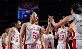 中国女篮vs波兰2017(中国vs波兰篮球赛新闻特写)，中国女篮与波兰队展开激烈对决，2017年篮球赛现场纪实