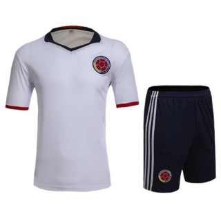 白色的足球服(白色足球服印什么色的号码)，白色足球服上的号码颜色选择